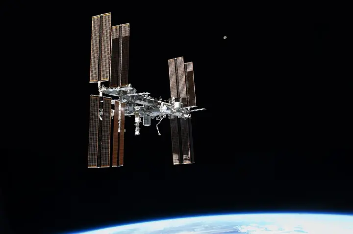 Estación Espacial Internacional y la Tierra