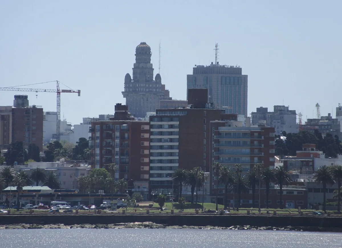 Vista de Montevideo junto al Río de la Plata